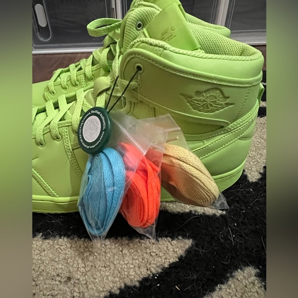 Jordan 1 x Billie Eilish - Picture 3 of 5